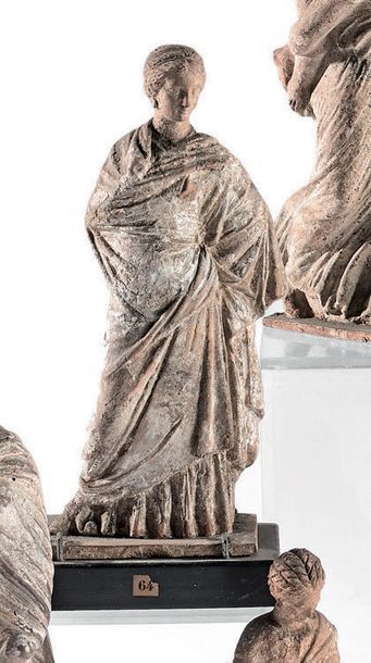 Deux statuettes représentant des femmes drapées,...