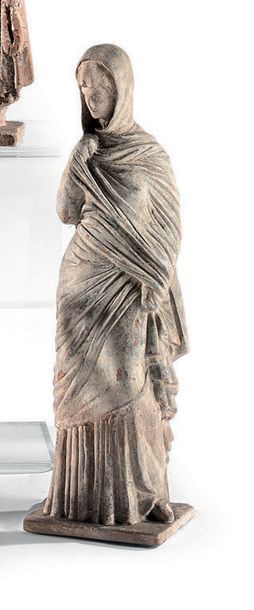 Deux statuettes représentant des femmes drapées,...