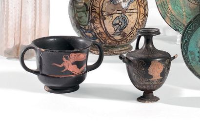 Quatre vases (deux hydries, un canthare et...