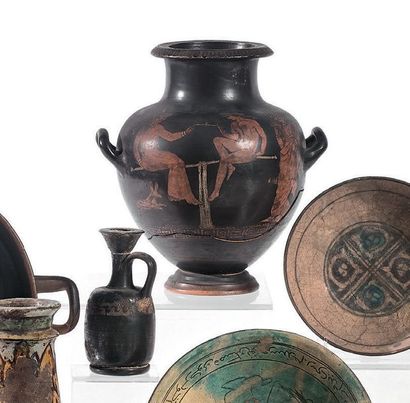 Quatre vases (deux hydries, un canthare et...