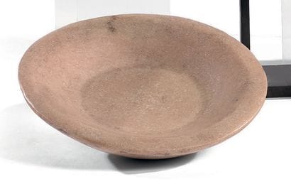 Petite coupe à nourriture en pierre beige...