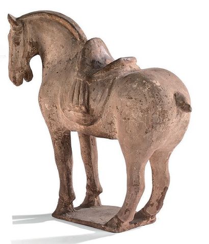 CHINE

Statuette de cheval harnaché en terre...