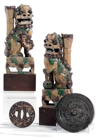 CHINE

Paire de chimères formant porte baguettes...