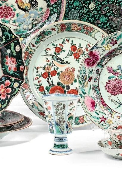 CHINE

Petit plat en porcelaine à décor famille...