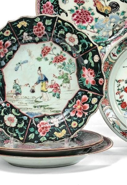 CHINE

Assiette polylobée en porcelaine décorée...