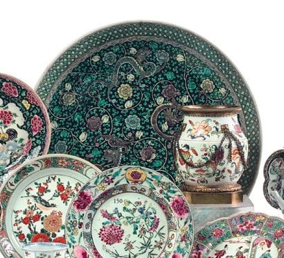 CHINE

Grande coupe en porcelaine émaillée...
