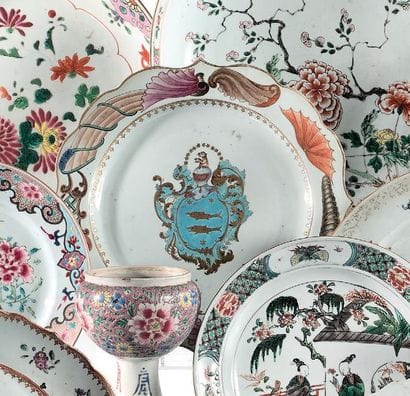 CHINE

Plat de forme polylobée en porcelaine...