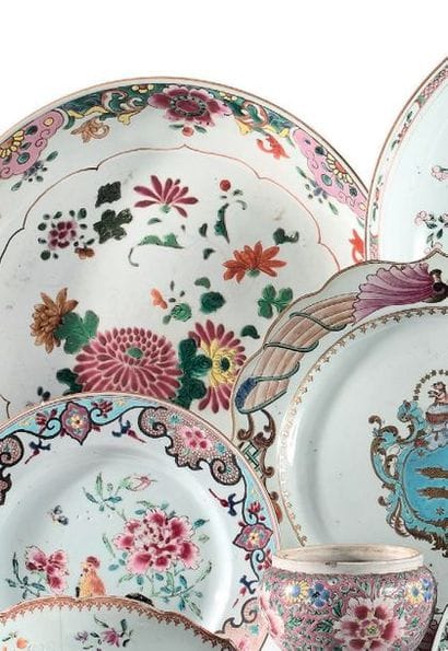 CHINE

Coupe en porcelaine à décor famille...