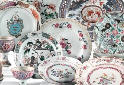 CHINE

Plat en porcelaine à décor famille...