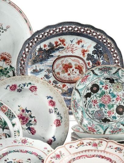 CHINE

Plat de forme ovale en porcelaine...