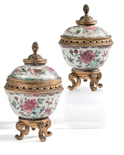 CHINE

Paire de pots pourris en porcelaine...