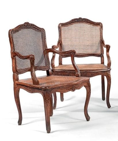 Deux fauteuils à la reine à fond de canne...