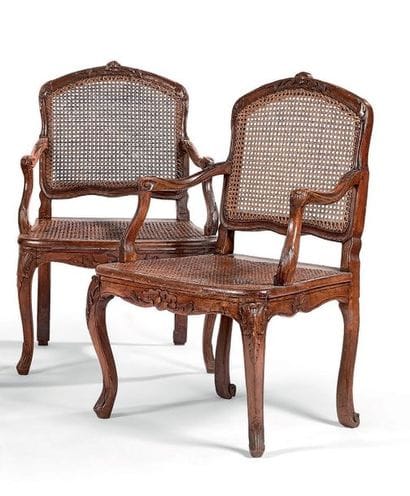 Paire de fauteuils à la reine à fond de canne...
