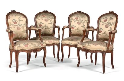 Suite de quatre fauteuils cabriolet en hêtre...