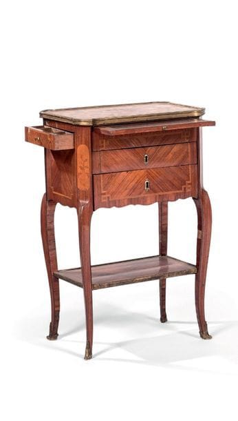 Petite table de salon à écrire en placage...