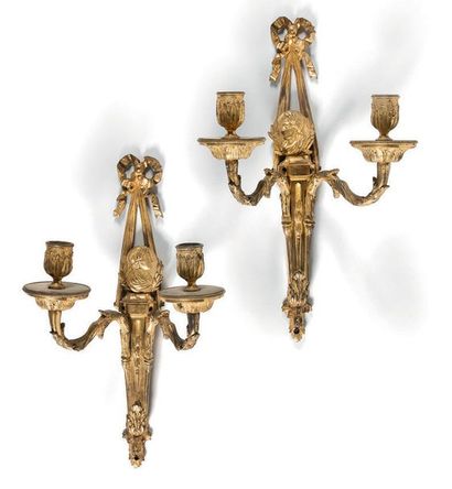 Paire d'appliques à deux bras de lumière...