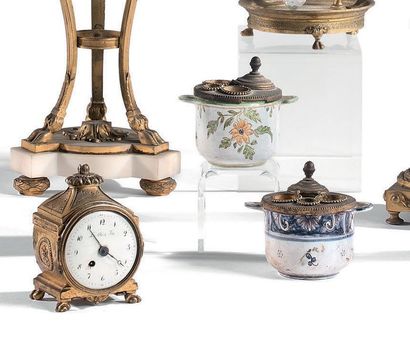 Pendule de carrosse en bronze doré.
Cadran...