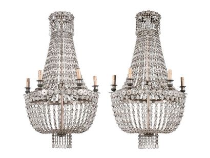 Paire de lustres corbeille en bronze et riche...