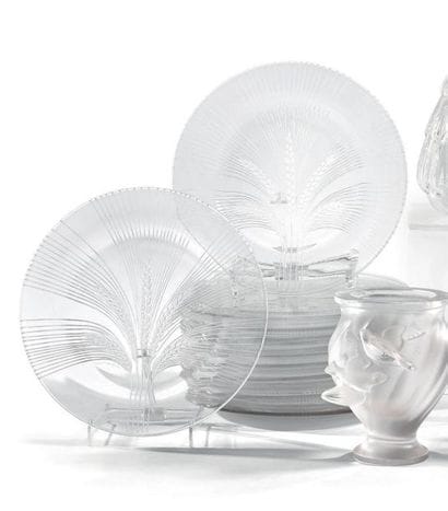LALIQUE FRANCE

Suite de dix-sept assiettes...