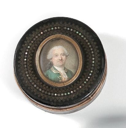 Boîte ronde en écaille pressée-moulée, le...