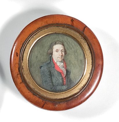 Boîte ronde en ronce de noyer doublée d'écaille,...