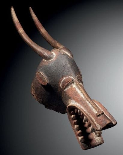 Masque-heaume zoomorphe - Cracheur de feu,...
