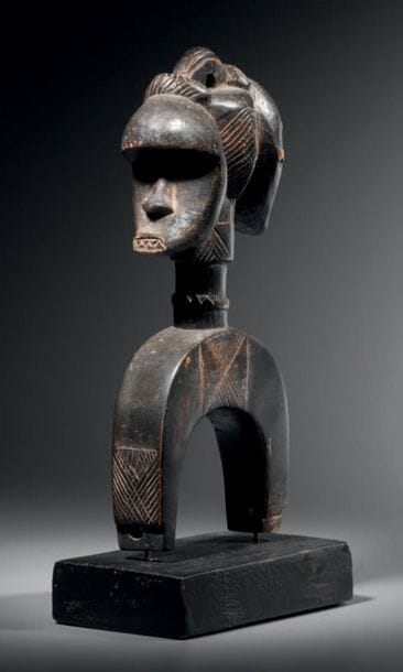 Etrier de poulie biface, Dan/Mano, Côte d'Ivoire
Bois
H....