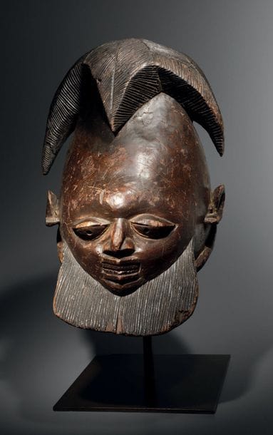Un masque heaume Gelede, Nigeria
Bois à patine...
