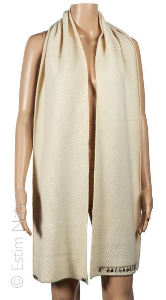 CHANEL
ECHARPE en tricot cachemire ivoire...