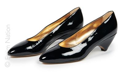 Walter STEIGER
PAIRE D'ESCARPINS en cuir...