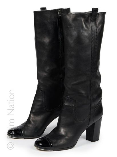 CHANEL (2013)
Pair of black leather boots...