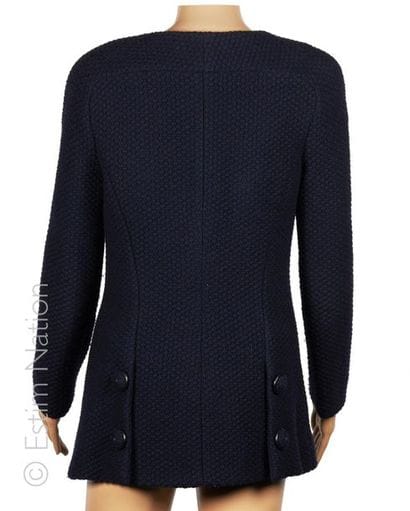 CHANEL (2015)
MANTEAU trois-quarts en tweed...