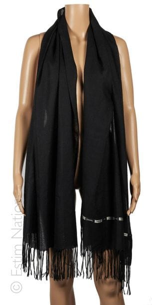 CHANEL
ETOLE en cachemire et soie noir frangée...