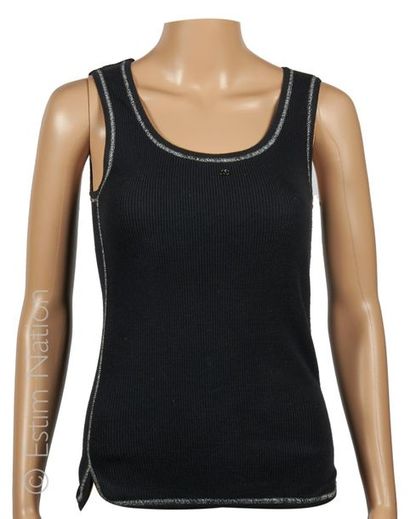 CHANEL (Automne - hiver 2011/2012)
TOP CLOTHING...