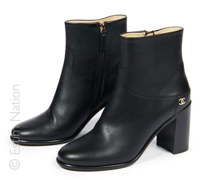 CHANEL (2015)
PAIR OF BOOTS in matt black...