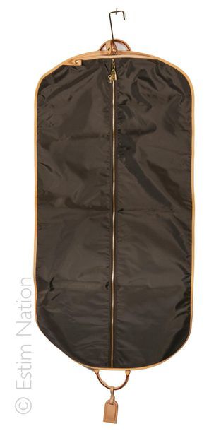LOUIS VUITTON (2006)
PORTE HABIT en toile...