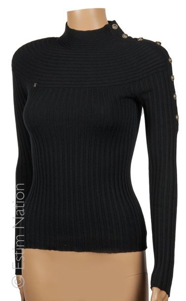 CHANEL (Automne-hiver 2008 / 2009)
PULL OVER...
