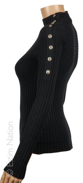 CHANEL (Automne-hiver 2008 / 2009)
PULL OVER...