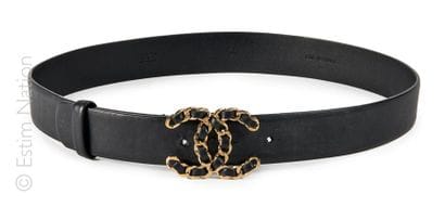 CHANEL (2016)
CEINTURE en cuir noir, boucle...