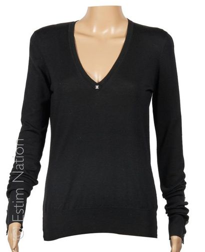 CHANEL (2005)
PULL OVER tunisien en tricot...