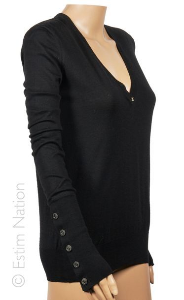 CHANEL (2005)
PULL OVER tunisien en tricot...