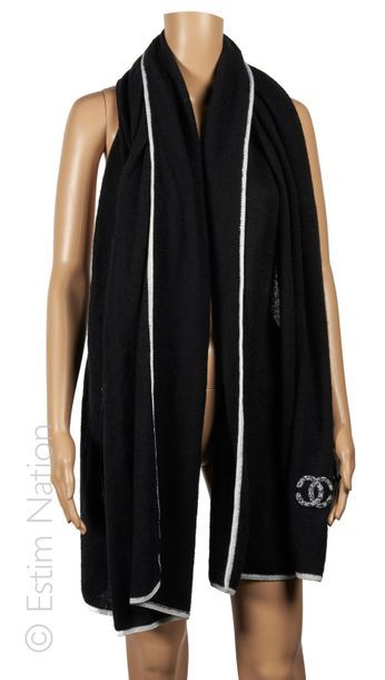 CHANEL
ETOLE en tricot de cachemire et soie...