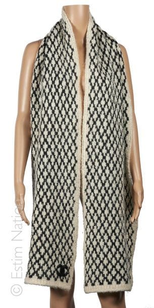 CHANEL
ETOLE tricot en cachemire, viscose...