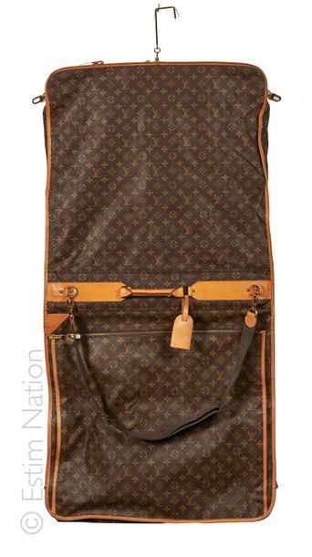 LOUIS VUITTON
PORTE HABIT en toile Monogram...