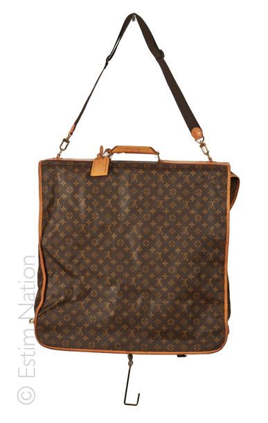 LOUIS VUITTON
PORTE HABIT en toile Monogram...