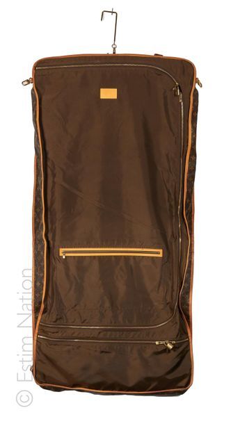 LOUIS VUITTON
PORTE HABIT en toile Monogram...
