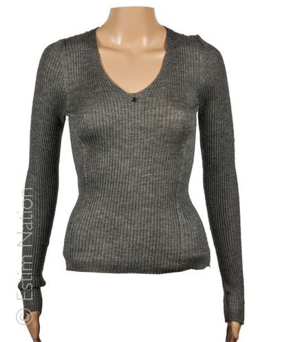 CHANEL (2005 et 1998)
TWO PULLS in cashmere...