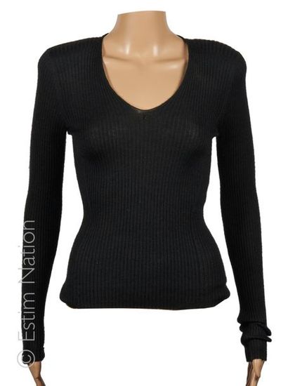 CHANEL (2005 et 1998)
TWO PULLS in cashmere...