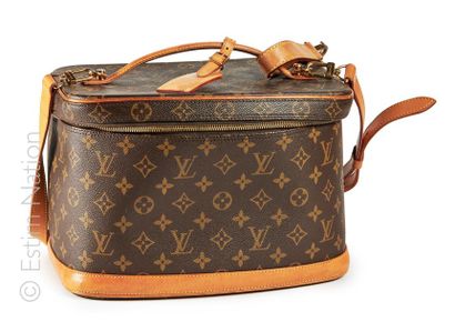 LOUIS VUITTON
VANITY en toile Monogram et...