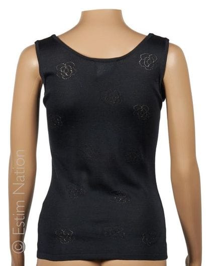 CHANEL boutique
TOP en maille de soie noire...